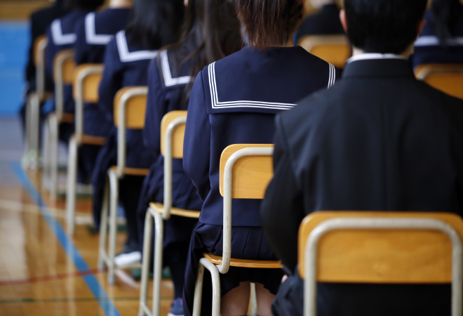 卒業アルバムで級友を探すには？効果的な人探しの方法を探偵が回答｜探偵の人探し調査