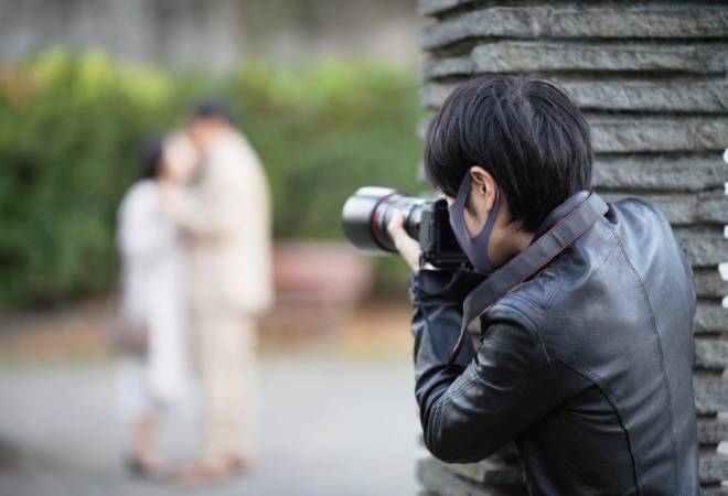 尾行・張込みなどの実地調査技術を学ぶ。